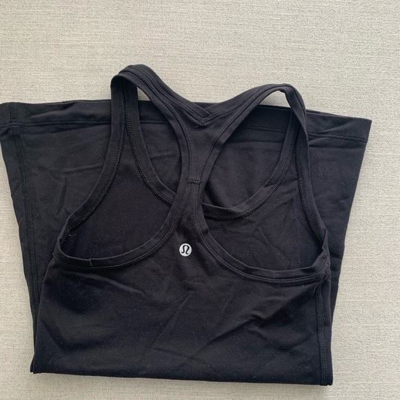 Lululemon tank like new size 2 black - Picture 1 of 2
